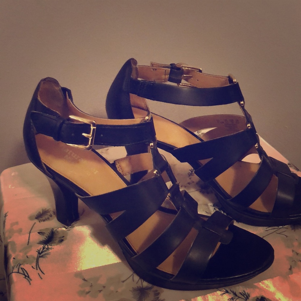 Naturalizer black Sandler’s size 7.5